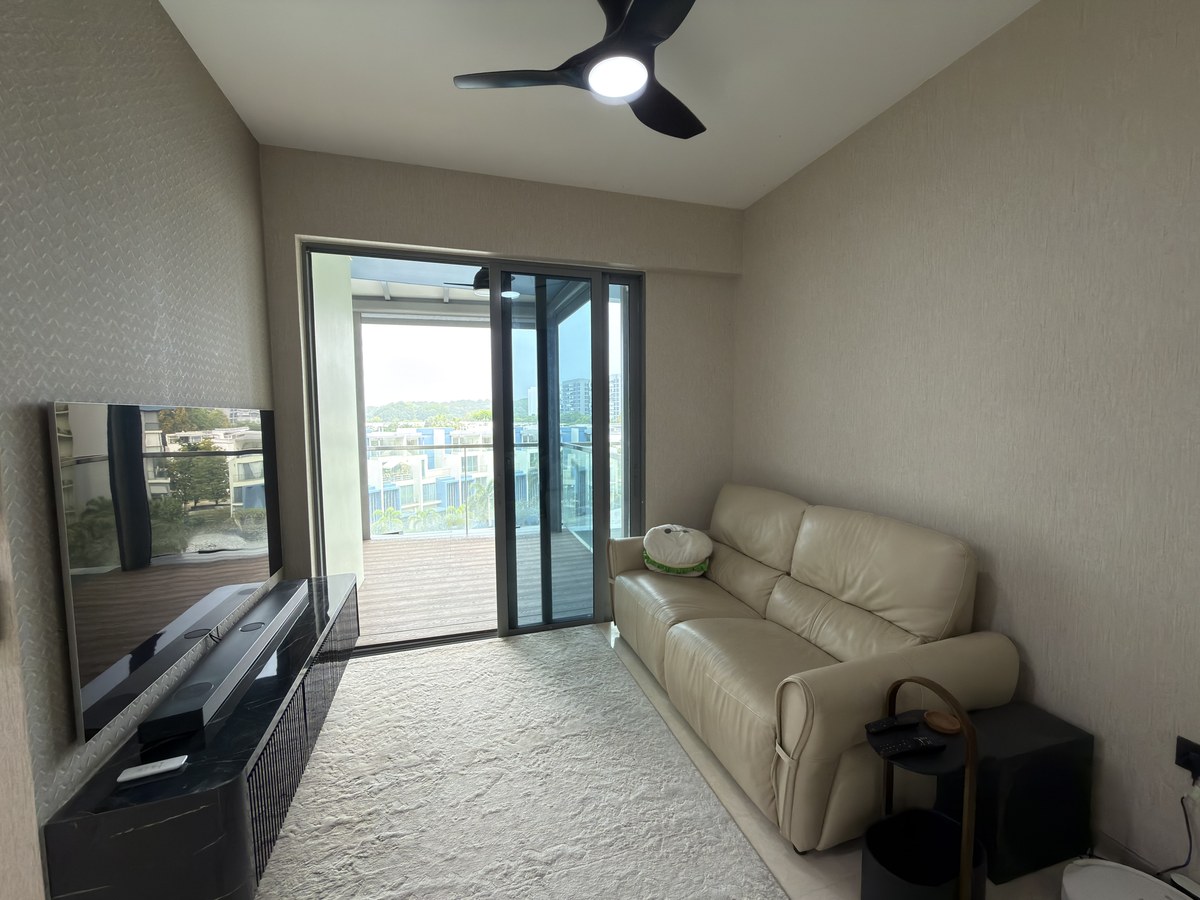 Skies Miltonia living room