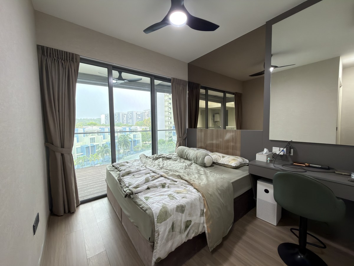 Skies Miltonia master bedroom