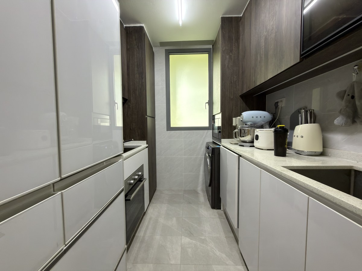 Skies Miltonia kitchen